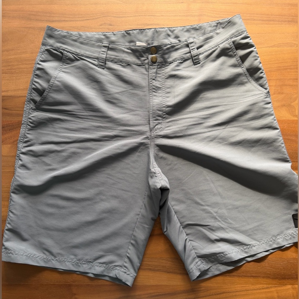 Men's Gray Casual Shorts. Lightweight, quick dry. 10” inseam. Size L.